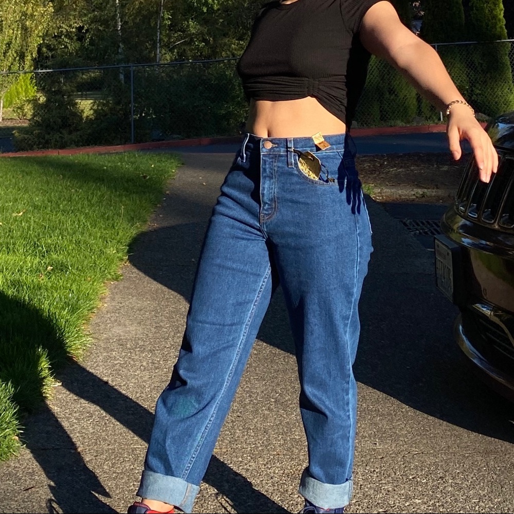 Black cropped top w/ scrunch design